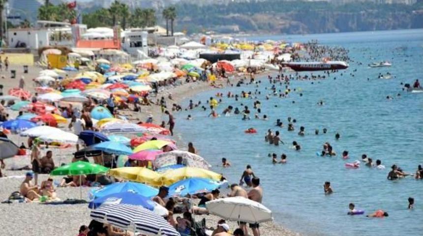 Antalya'da Sahillere Akın