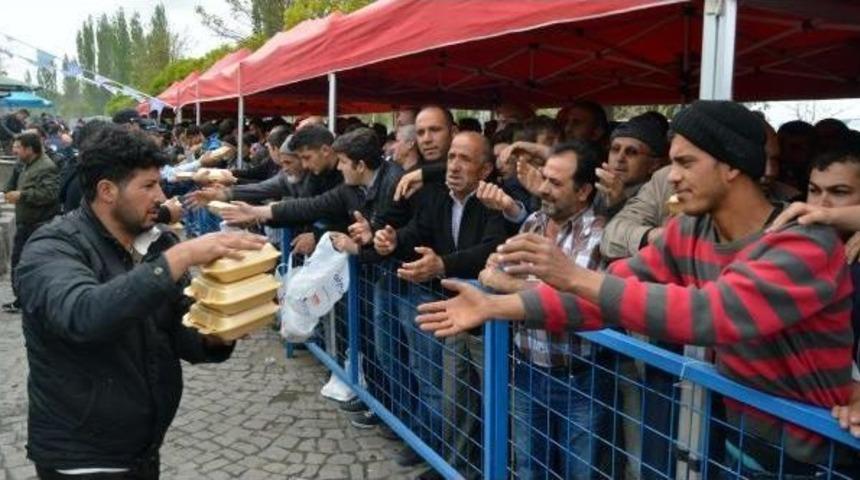 Kayseri'de Evliyalar G&uuml;n&uuml;'nde Etli Pilav Izdihamı