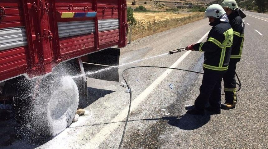 Seyir Halindeki Kamyon Alev Aldı