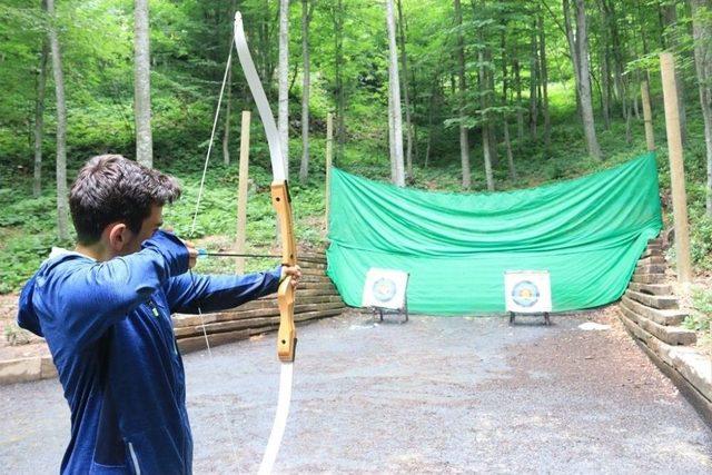 Gençler Yaz Günlerini ‘diriliş Kampında’ Geçiriyor