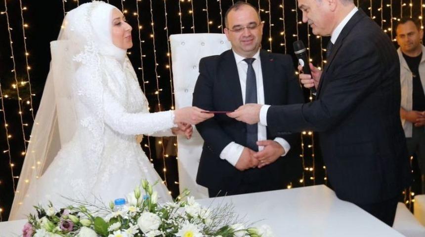 Bakan &Ouml;zl&uuml; &Ouml;nce Şahit Sonra Kirve Oldu