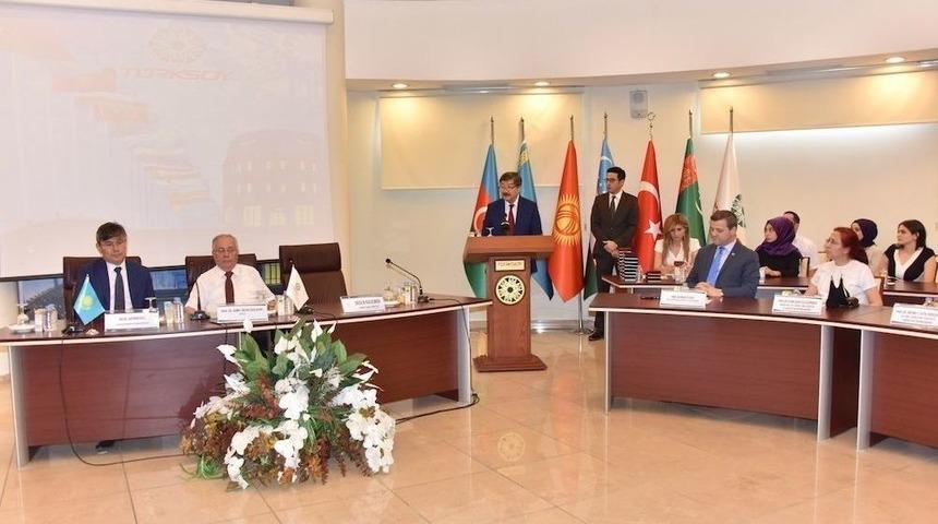 &lsquo;geleceğe Bakış&rsquo; T&uuml;rksoy&rsquo;da Masaya Yatırıldı