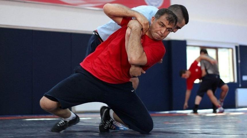 Sırtı Minder G&ouml;rmeyen Şampiyon