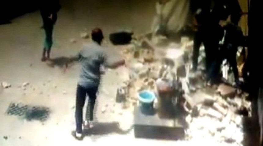 Suriyeli Ailenin Yaşadığı Binanın Yıkılma Anı Kamerada