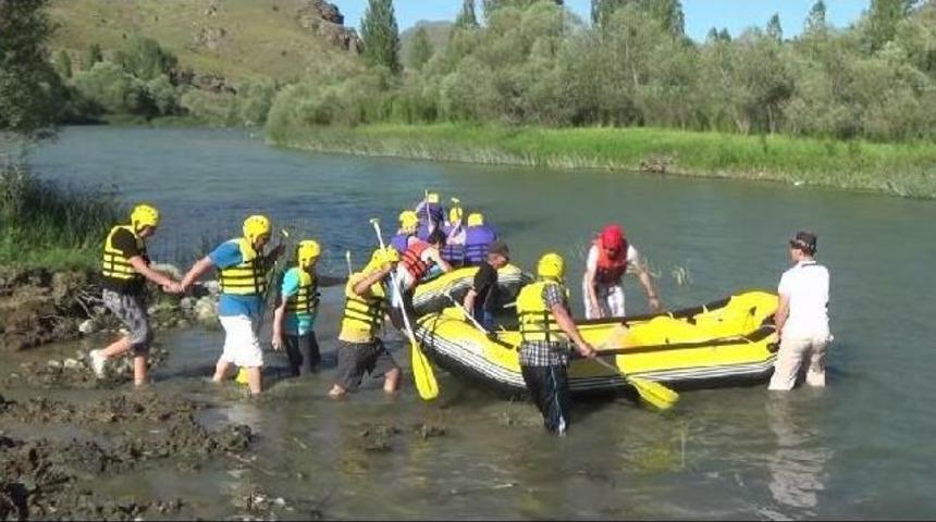 Vali Pehlivan Rafting Heyecanı Yaşadı