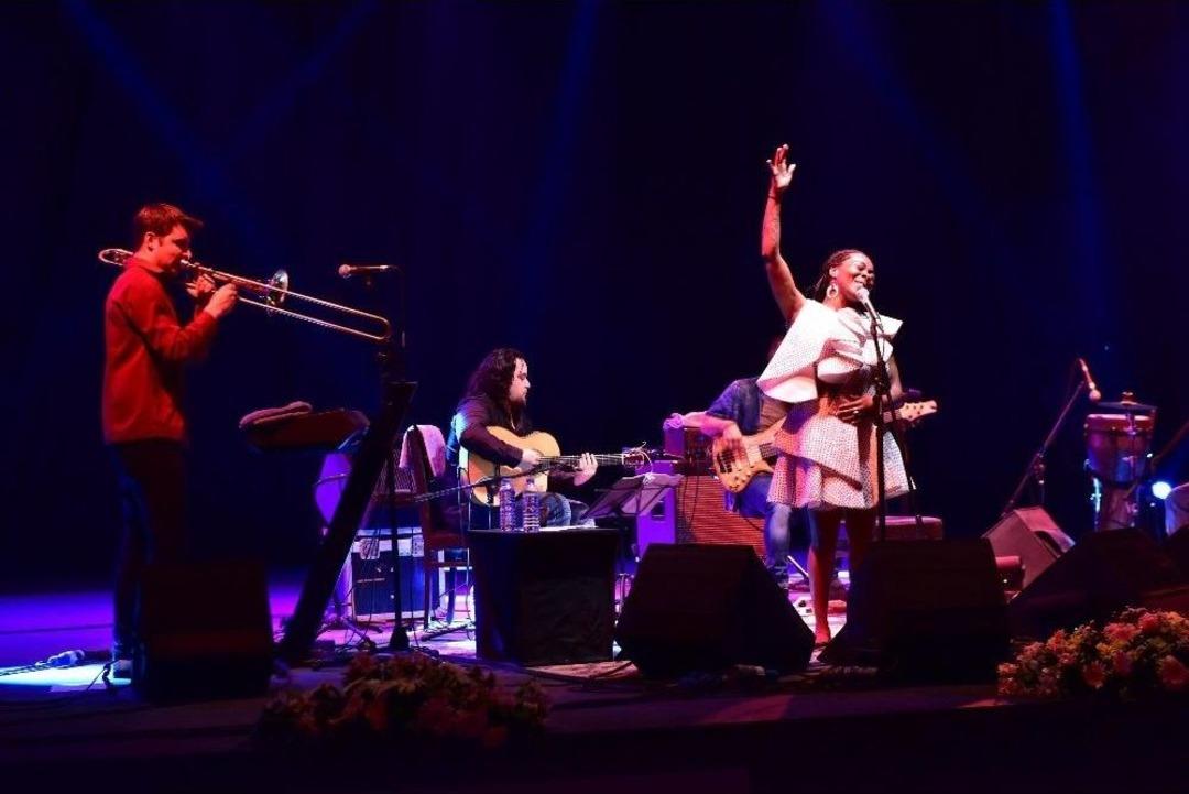 Buika R&uuml;zgarı Antalya&rsquo;da Esti