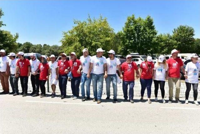 Bursa'da Dünyanın En Uzun Horon Halkası Denemesi Yapıldı