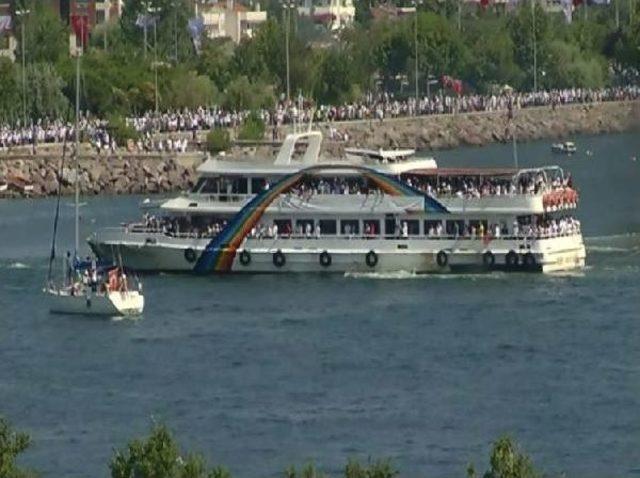 Chp'nin Sunucusu Bozkurt: Maltepe Meydanı'nda Bulunan 2 Milyon Kişiye Sunuculuk Yapıyorum