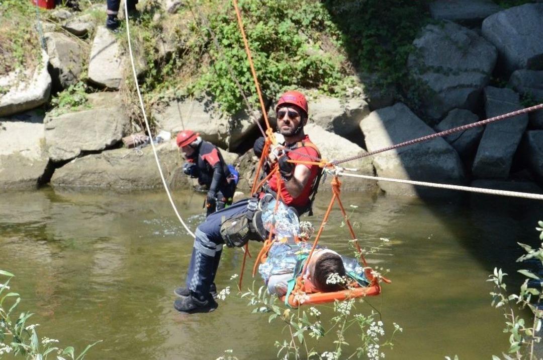 Ger&ccedil;eğini Aratmayan Deprem Tatbikatı