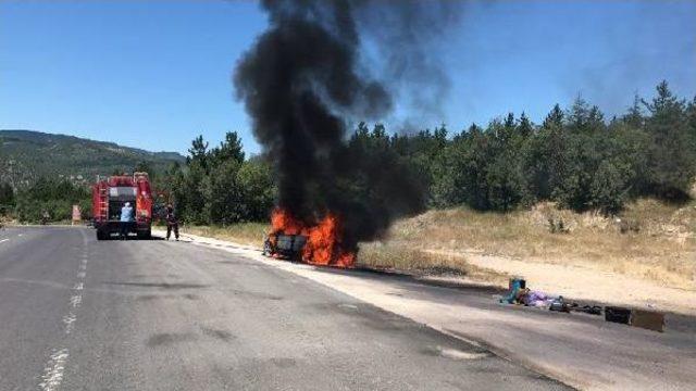 Otomobil, Piknik Yolunda Alev Alıp Yandı