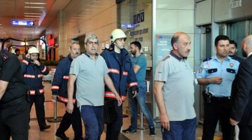 Atat&uuml;rk Havalimanı&rsquo;Nda Koku Alarmı