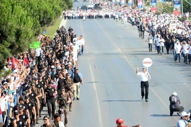 Kılıçdaroğlu Son 1 Kilometre Yürüyüşü Için Dinlenme Noktasında