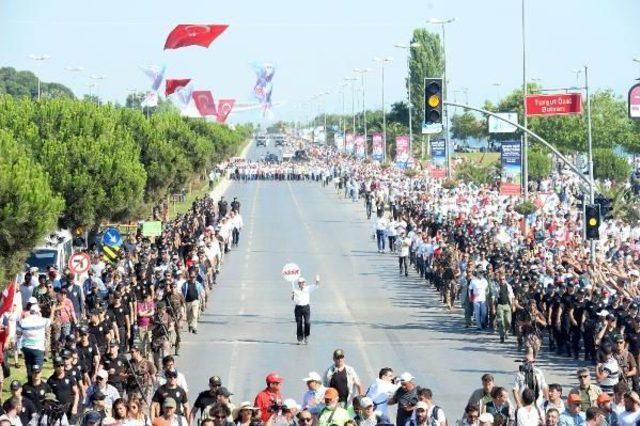 Kılıçdaroğlu Son 1 Kilometre Yürüyüşü Için Dinlenme Noktasında