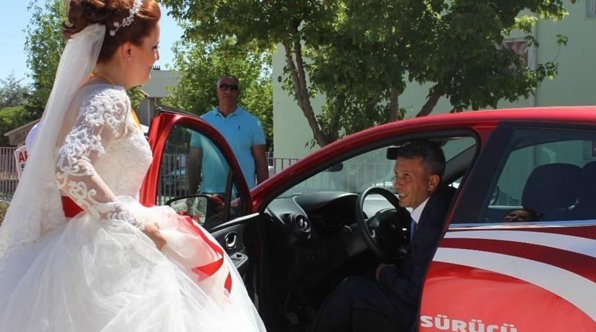 D&uuml;ğ&uuml;n Konvoyu İle Ehliyet Sınavına Gitti