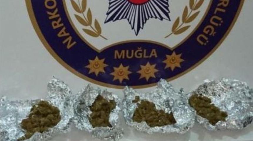 Turistlere Uyuşturucu Satan Ş&uuml;pheli Tutuklandı