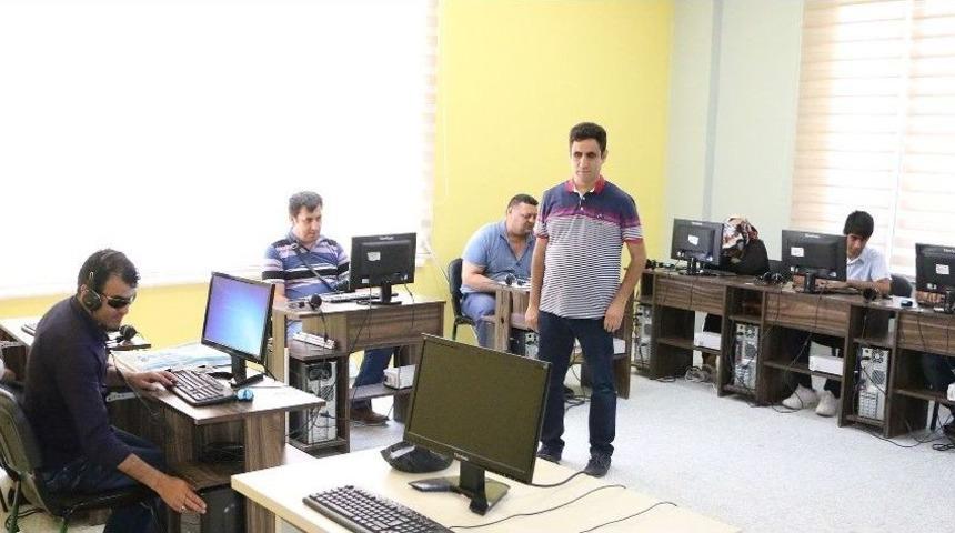 B&uuml;y&uuml;kşehir&rsquo;den G&ouml;rme Engellilere Bilgisayar Kursu