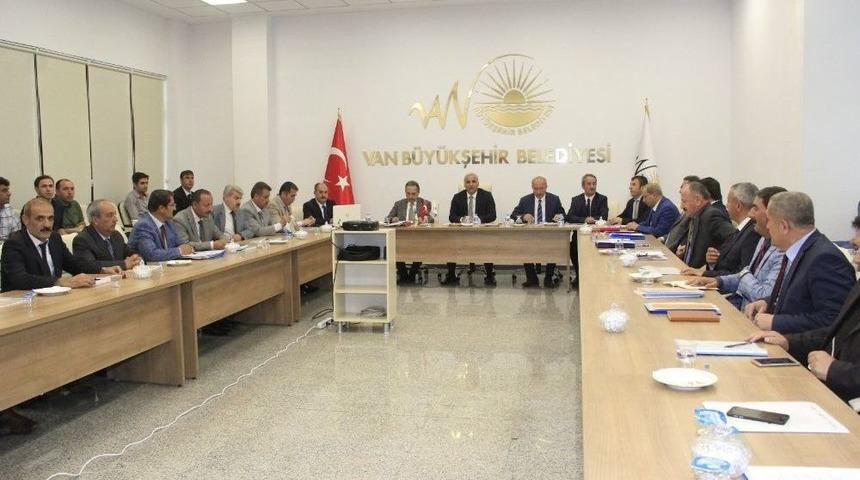 Vali Ve B&uuml;y&uuml;kşehir Başkan Vekili Zorluoğlu, Daire Başkanları İle Bir Araya Geldi