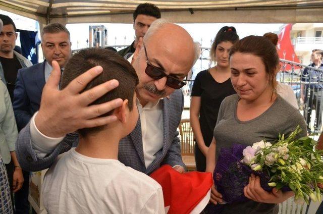 Aydın Valisi Yavuz Selim K&ouml;şger Şehit Evini Ziyaret Etti 1