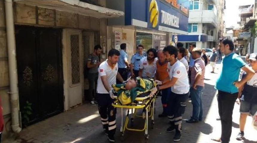 Bileklerini Keserek Intihar Girişiminde Bulundu