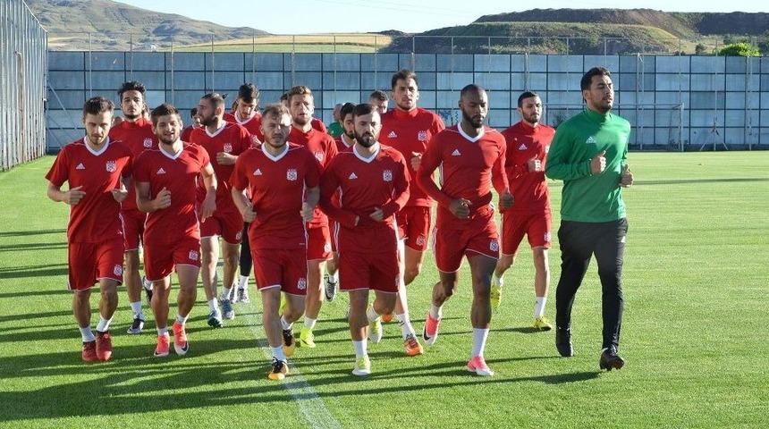 Sivasspor Yeni Sezon Hazırlıklarını S&uuml;rd&uuml;r&uuml;yor