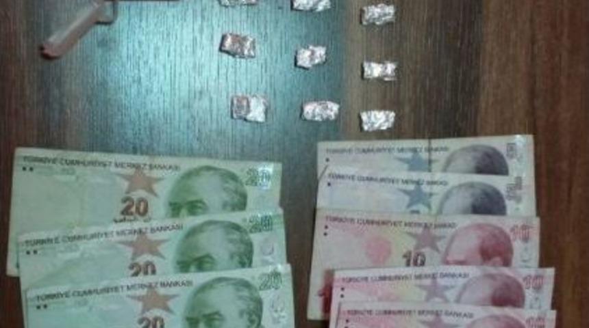 Uyuşturucu Satıcısı 2 Kişi G&ouml;zaltına Alındı