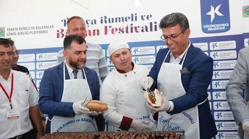 K&uuml;&ccedil;&uuml;k&ccedil;ekmece&rsquo;deki "trakya, Rumeli Ve Balkan Festivali" Renkli G&ouml;r&uuml;nt&uuml;lere Sahne Oldu