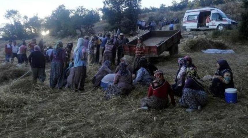 Trakt&ouml;r Şarampole Yuvarlandı, 12 Yaşındaki Kız &Ouml;ld&uuml;