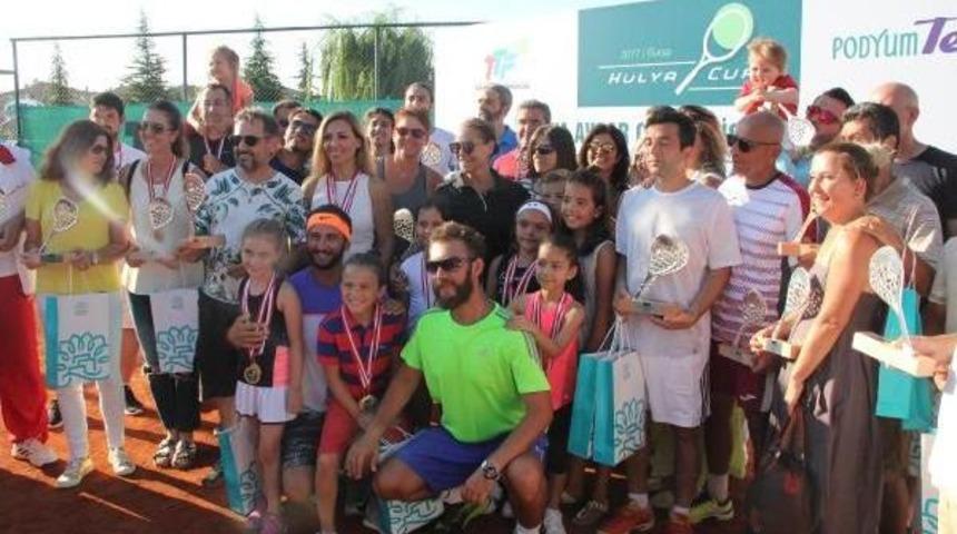 H&uuml;lya Avşar Bursa'da Tenis Turnuvasına Katıldı