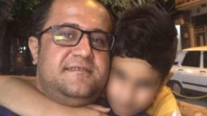 Eski Karısını Bı&ccedil;akla &Ouml;ld&uuml;rd&uuml;, Sonra Kendisini Yaraladı