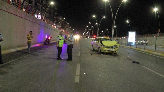 Yolda Kalan Otomobili İteklemeye Çalışan Kadına Başka Araç Çarptı