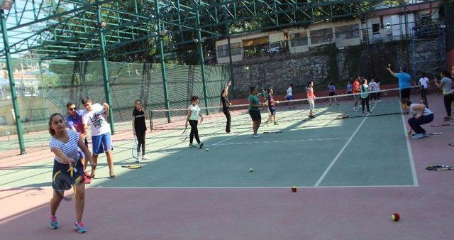 Aydın’da Gençleri Tenis Merakı Sardı