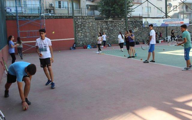 Aydın’da Gençleri Tenis Merakı Sardı