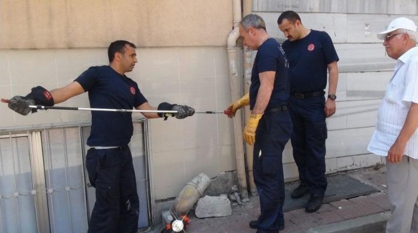 (&ouml;zel) Yavru Kedi Su Borusu Kırılarak Kurtarıldı