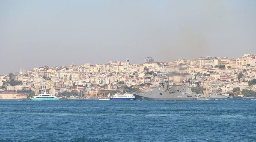 (&ouml;zel Haber) Rus Savaş Gemisi "amiral Essen" İstanbul Boğazı&rsquo;ndan Ge&ccedil;ti