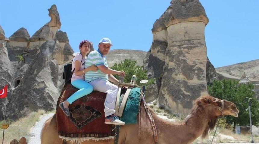 Kapadokya&rsquo;da Deve Turları B&uuml;y&uuml;k İlgi G&ouml;r&uuml;yor