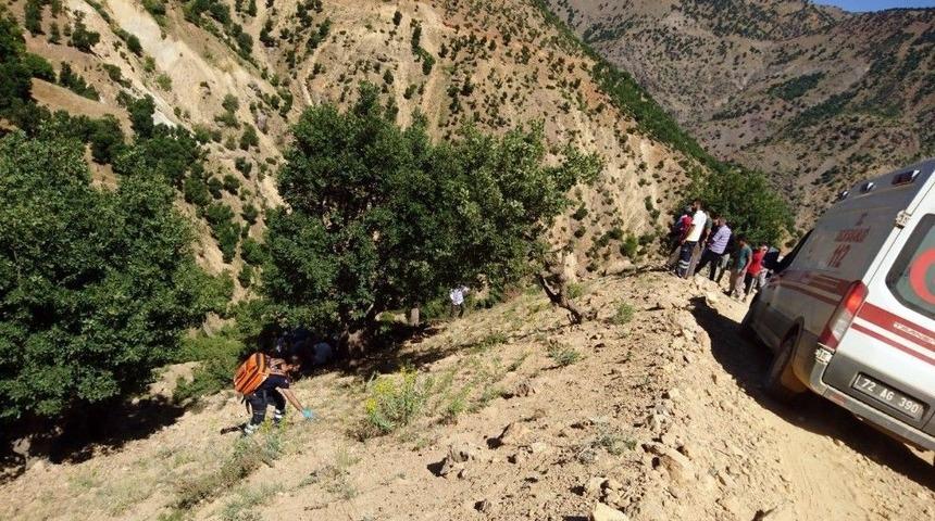 Motosiklet 600 Metrelik Uçuruma Yuvarlandı: 2 Yaralı