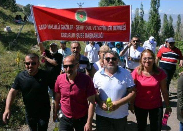 Palandöken Dağlarını Keşif Için Yürüdüler