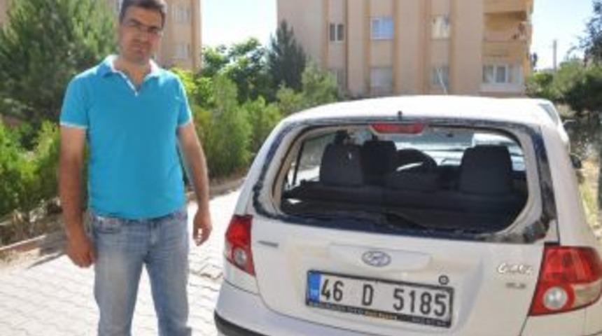 Kırmızı Işıkta Bekleyen Aracın Arka Camına ’yorgun Mermi’ Düştü