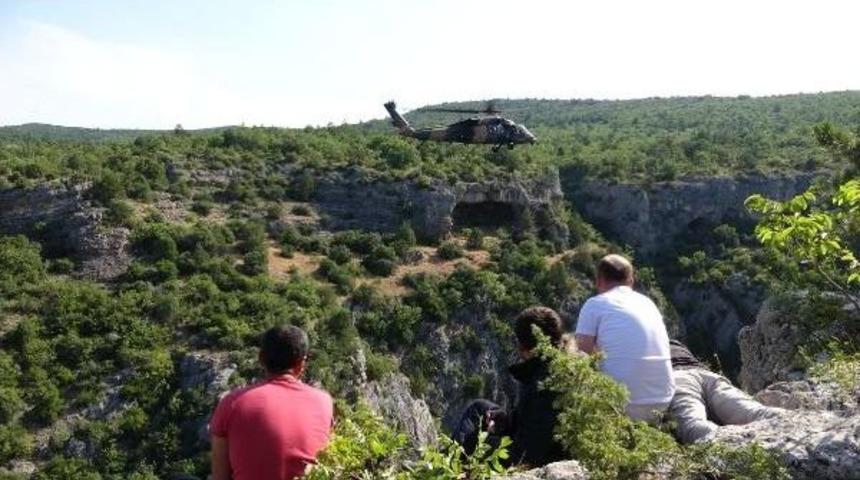 Kanyonda Mahsur Kalan 3 Kişi, Helikopterle Kurtarıldı
