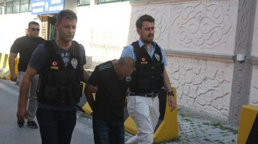 Evin Bah&ccedil;esini Kenevir Tarlasına &Ccedil;evirmiş