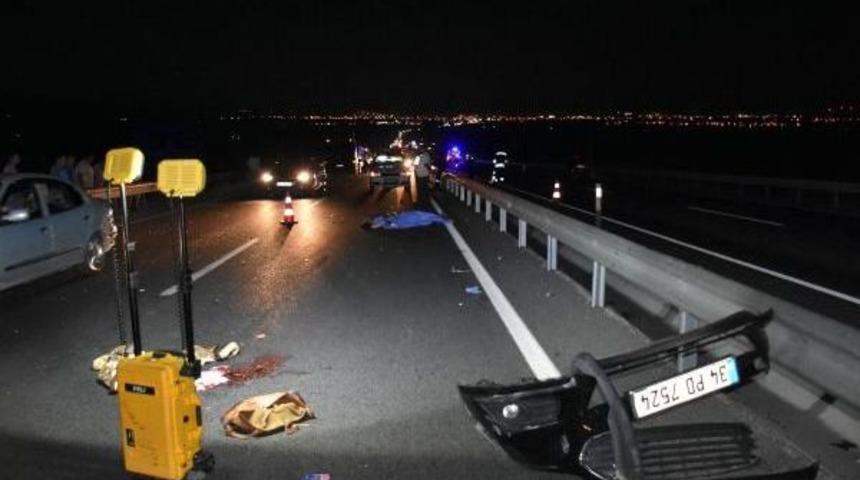 Tır'a Arkadan &Ccedil;arpan Otomobilde 2 &Ouml;l&uuml;, 1 Yaralı