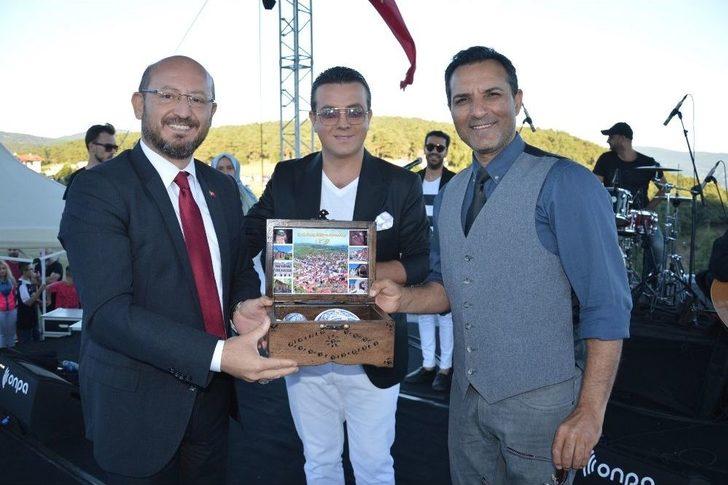 Rafet El Roman, Bin 400 Rakımda Hayranlarını Coşturdu G5