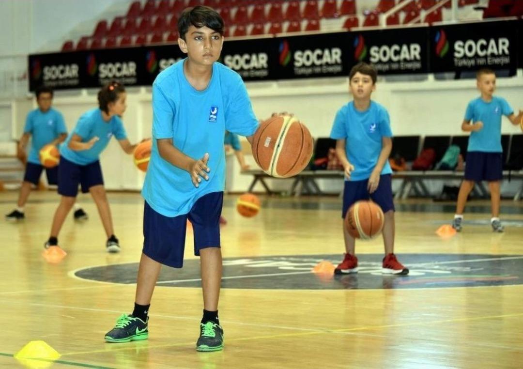 Aliağalı &Ccedil;ocuklar Spor Yaparak Eğleniyor