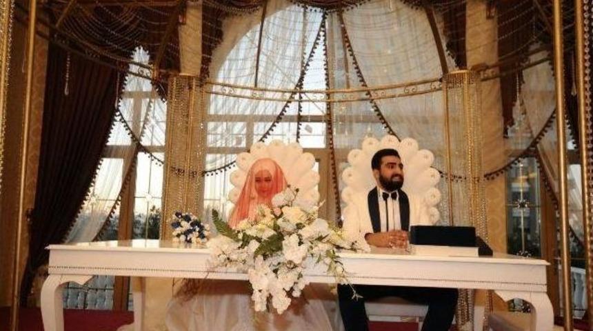 Bakan T&uuml;fenkci Malatya&rsquo;da Nikah Şahitliği Yaptı