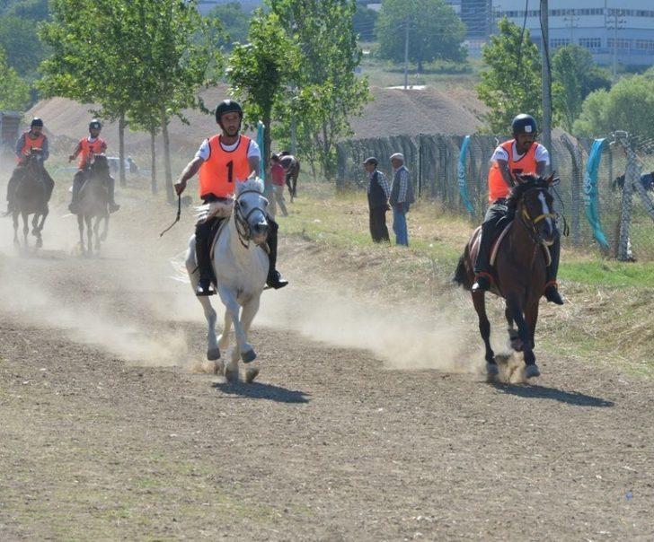 Nilüfer Rahvan At Yarışları Nefes Kesti G5