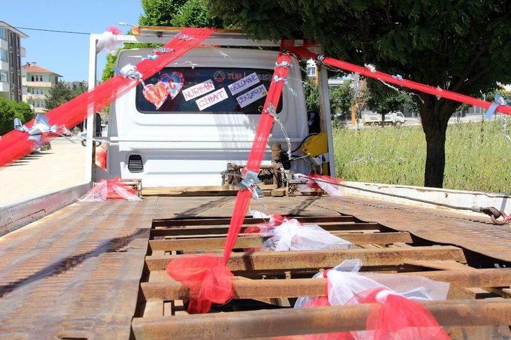 (özel Haber) Ekmek Teknesi Çekiciyi, Gelin Arabası Yaptı G1