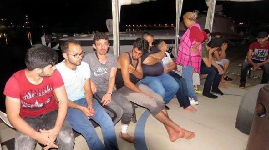 Botları Batan Ka&ccedil;akları, Sahil G&uuml;venlik Kurtardı