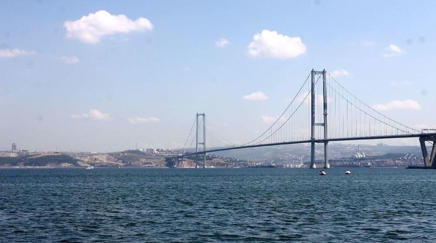 Kesici Aletle &Ouml;nce Kendini Yaraladı, Sonra 64 Metre Y&uuml;kseklikteki K&ouml;pr&uuml;den Atladı