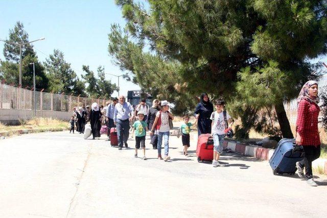 Bayram İ&ccedil;in &Uuml;lkelerine Giden Suriyelilerden Yaklaşık 48 Bini T&uuml;rkiye&rsquo;ye D&ouml;nd&uuml; 1