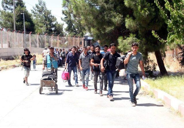Bayram İ&ccedil;in &Uuml;lkelerine Giden Suriyelilerden Yaklaşık 48 Bini T&uuml;rkiye&rsquo;ye D&ouml;nd&uuml; 3